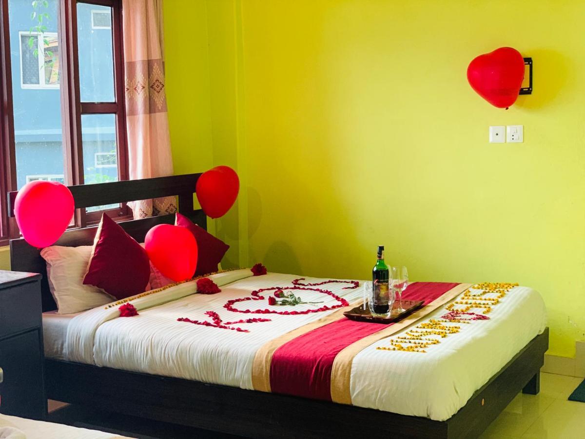 פוקהרה Hotel October Inn מראה חיצוני תמונה